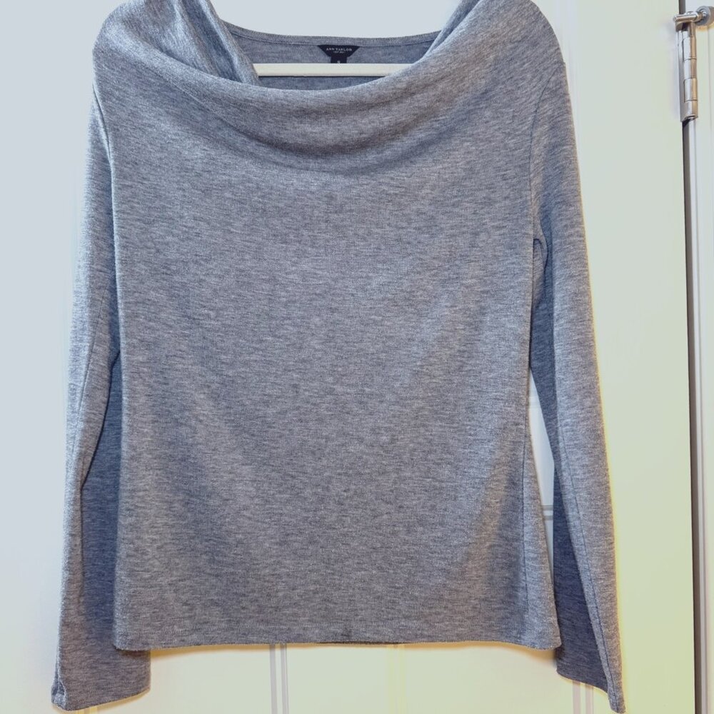 Ann Taylor size small cowl neckline lightweight knit grey